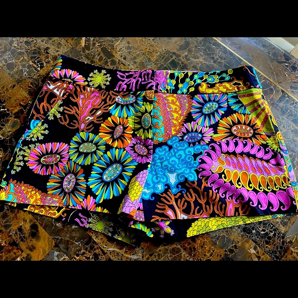 TRINA TURK CORBIN 2 ELECTRIC REEF SHORTS